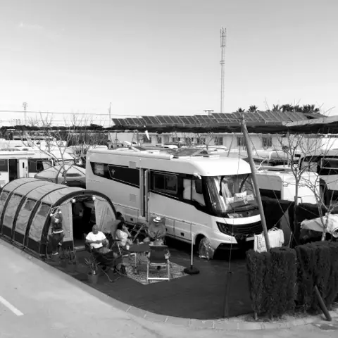Autocaravana en un camping