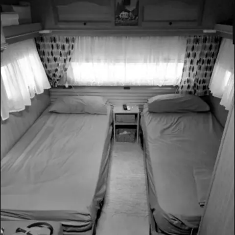 Caravana con dos camas: el Cabin Heater Roll se cuelga del techo